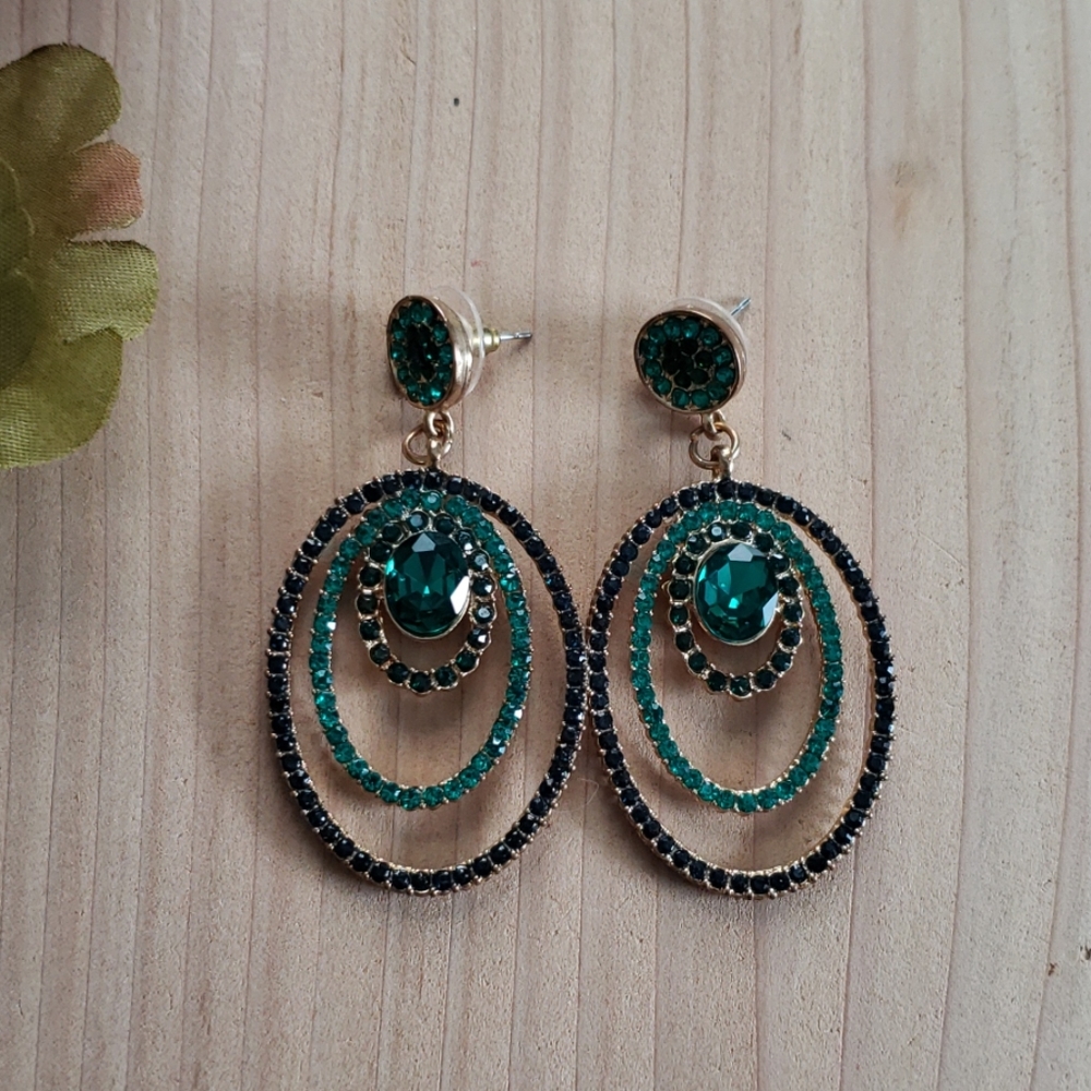 SALE! Emerald color drop earrings